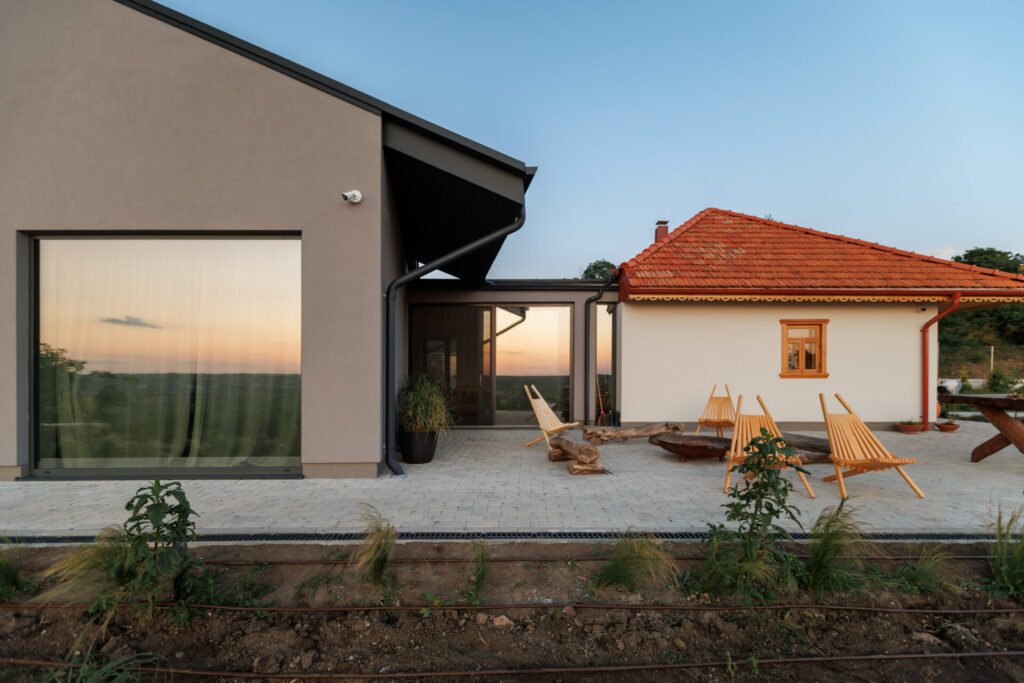 Casa Doi Hulubași Pohrebea